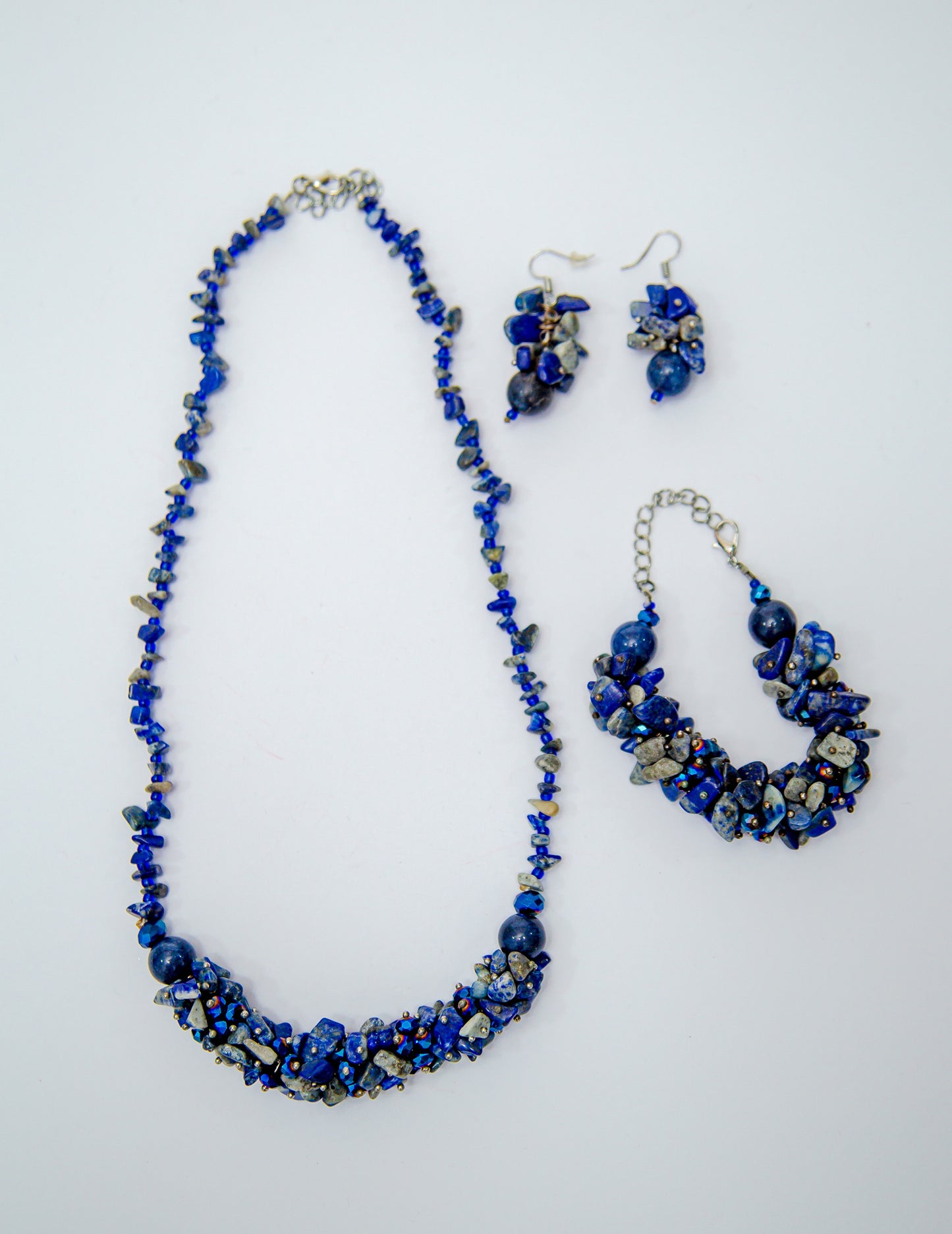 Conjunto de collar y pendientes de piedra costera