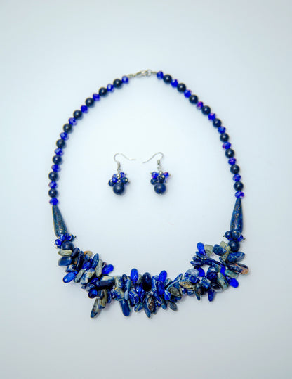 Conjunto de collar y pendientes de piedra costera