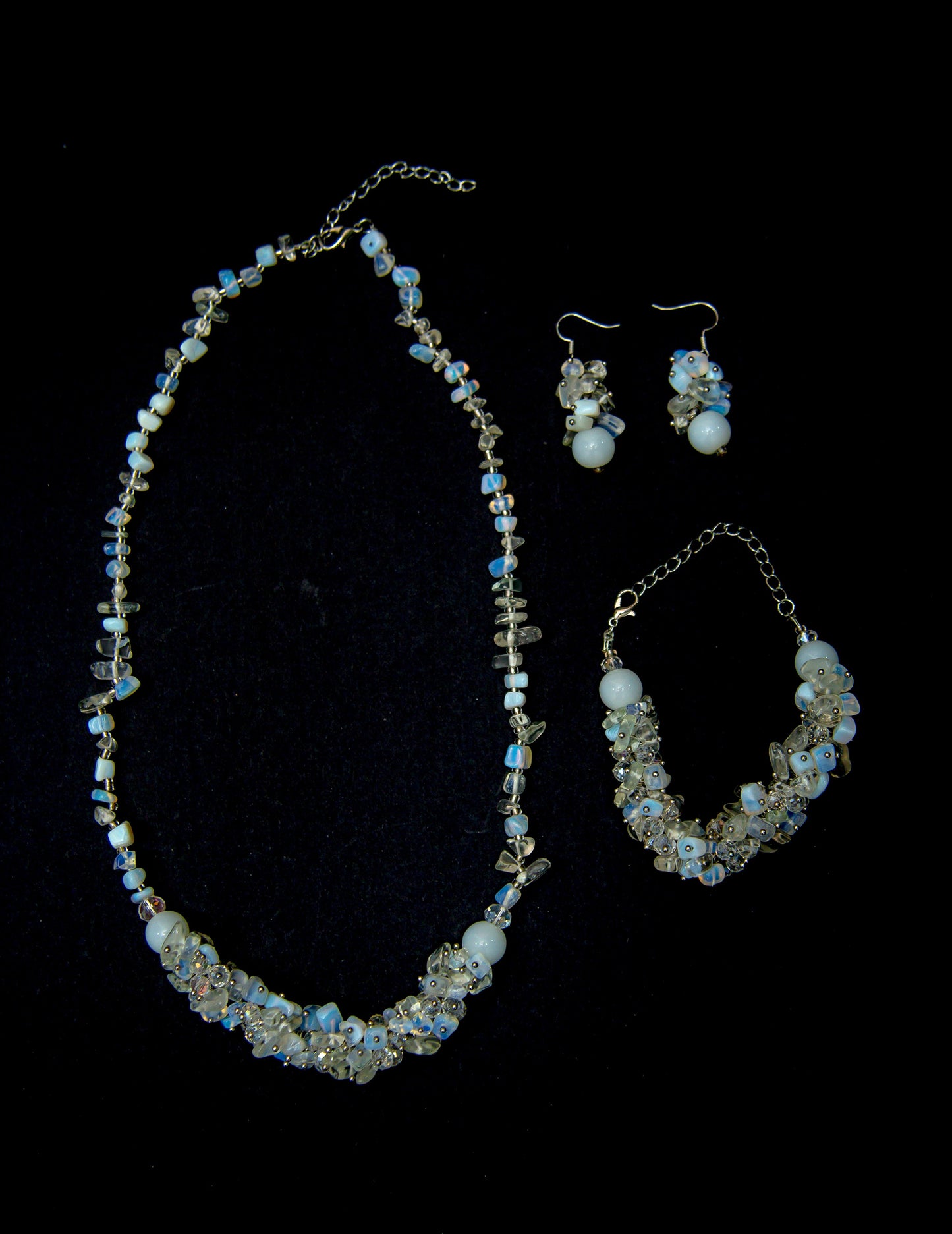 Conjunto de collar y pendientes de piedra costera