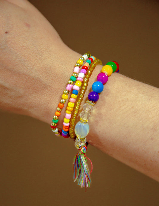 Conjunto de pulseras de cuentas Fiesta Vibes (paquete de 4)