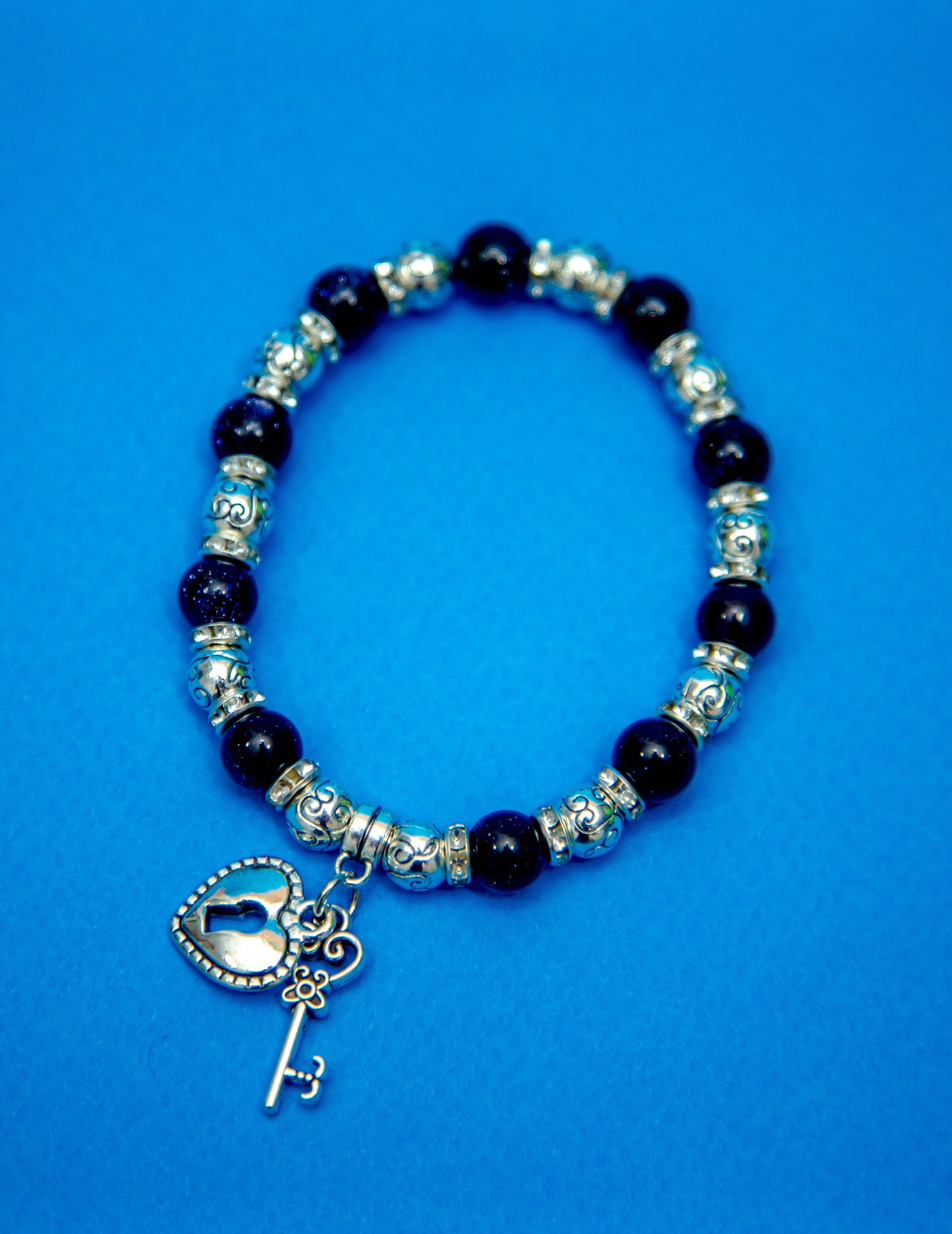 Pulsera de plata y piedra de la llave del amor